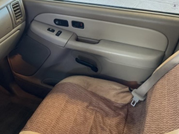 2001-chevrolet-suburban-image-20