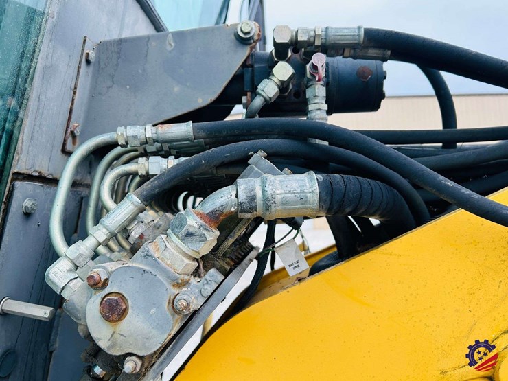 2003-volvo-g710b-image-53