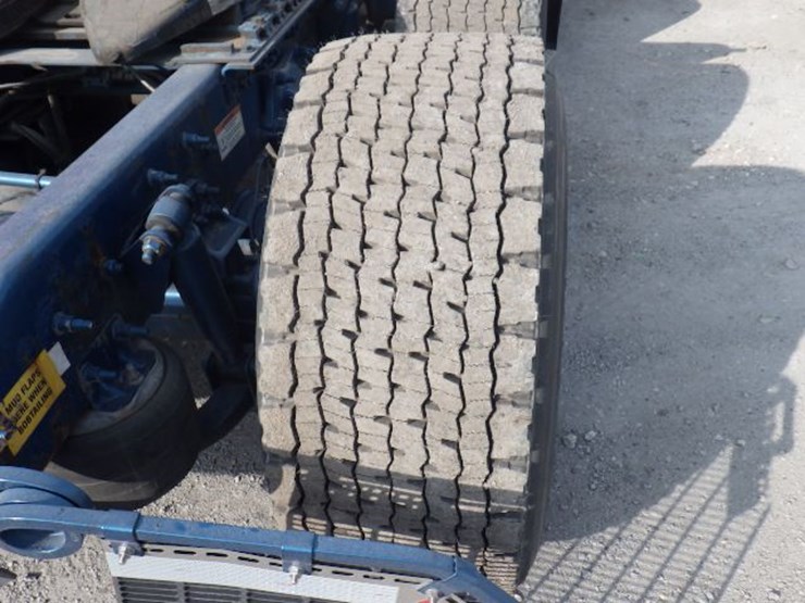 2020-western-star-5700xe-image-10