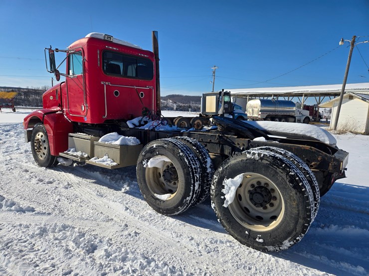 1996-peterbilt-385-image-12