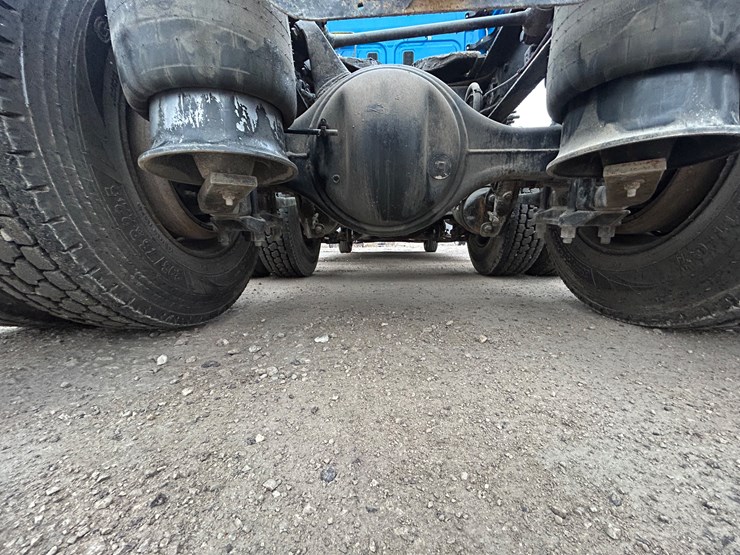 2015-freightliner-cascadia-125-image-96