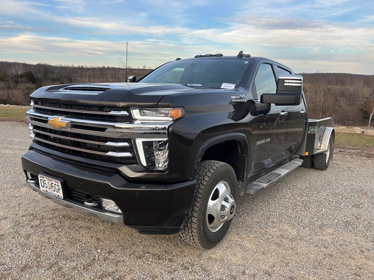 2021-chevrolet-silverado-3500-image-2
