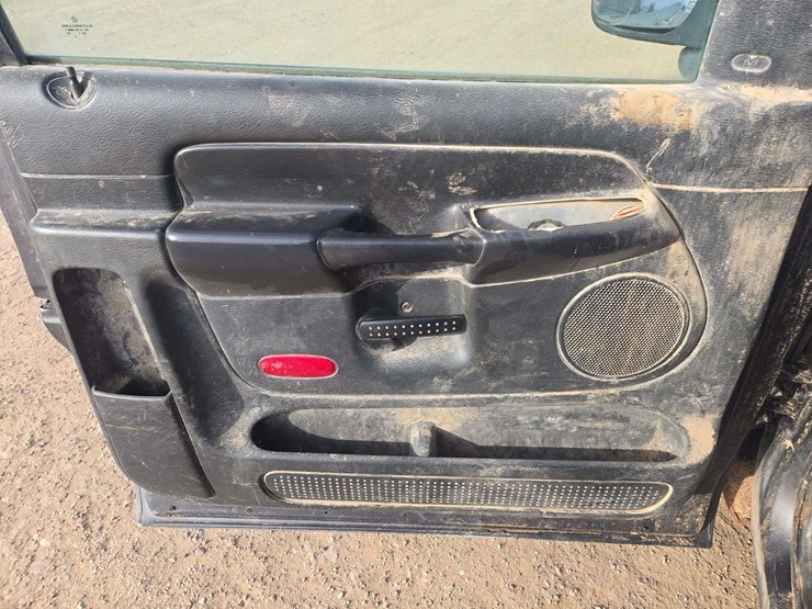 2004-dodge-ram-1500-image-18