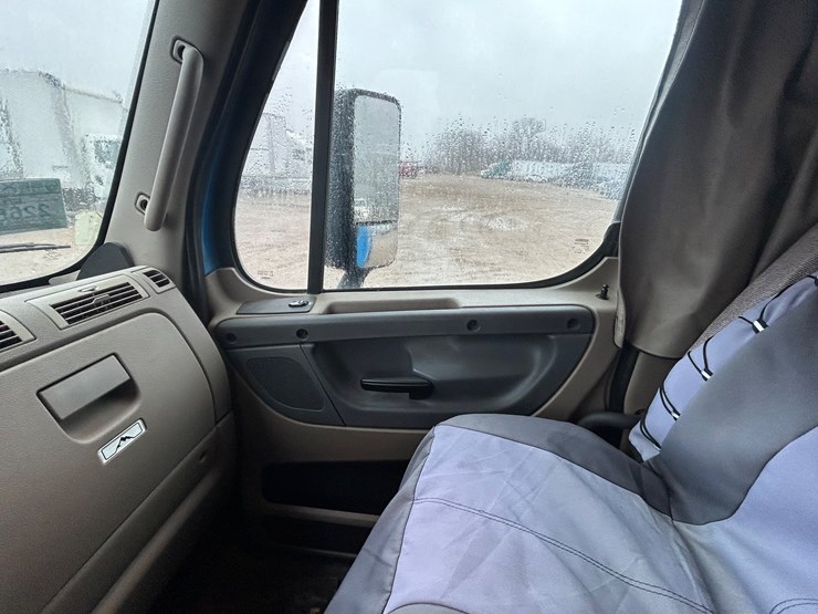 2015-freightliner-cascadia-125-image-62