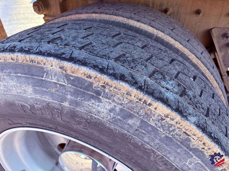 2018-freightliner-sd122-tri-axle-dump-truck-image-28