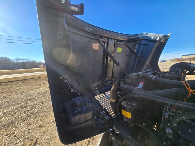 1996-freightliner-fl70-image-36