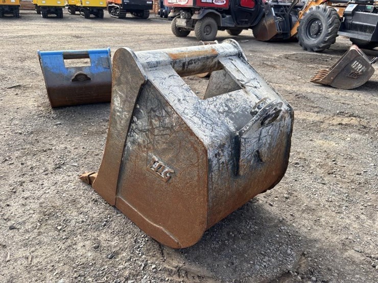 tag-24"-excavator-bucket-w/teeth-image-4