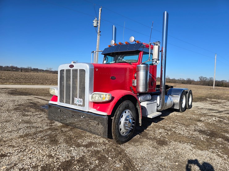 2008-peterbilt-388-image-1