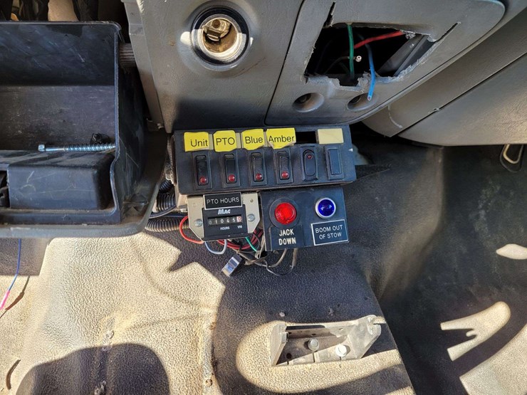 2005-ford-f550-image-31