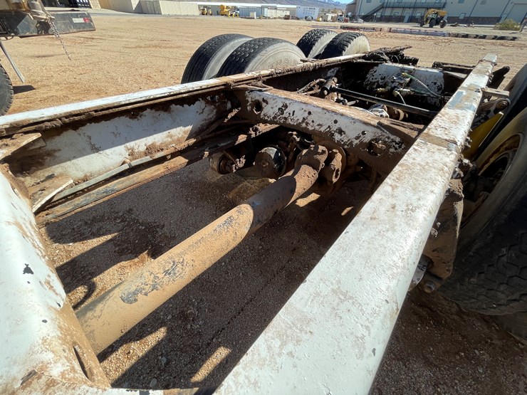 1996-freightliner-fl80-image-99