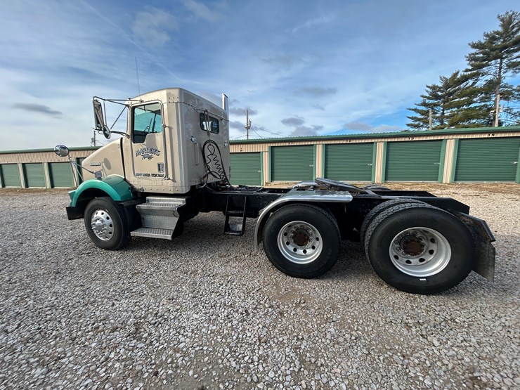 2001-kenworth-t800-image-11