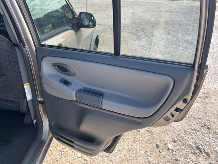 2003-chevrolet-tracker-image-42