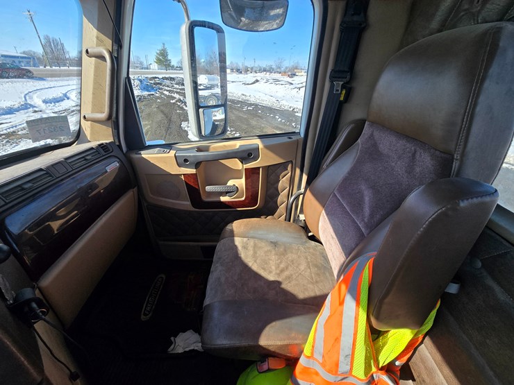 2012-freightliner-coronado-132-image-62