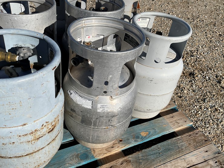 #3123-•-forklift-propane-tanks-image-12