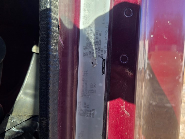 2002-freightliner-columbia-120-image-55