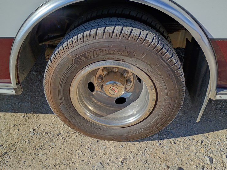 2009-ford-e450-image-113