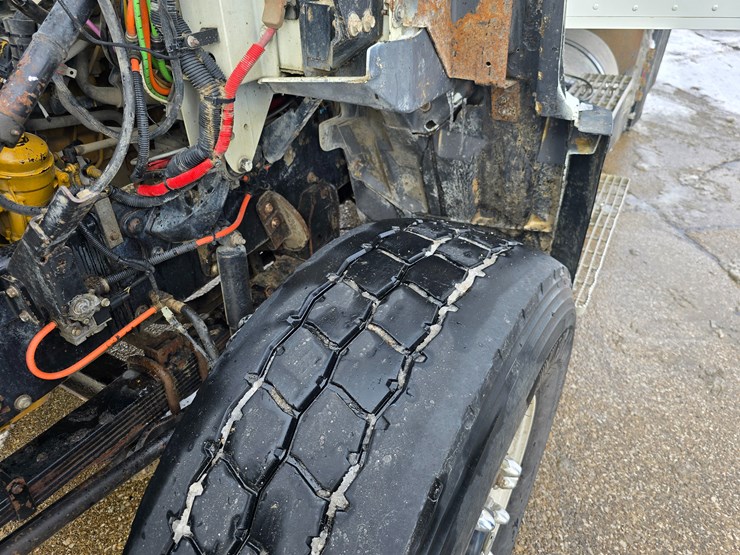 2012-caterpillar-660-image-78