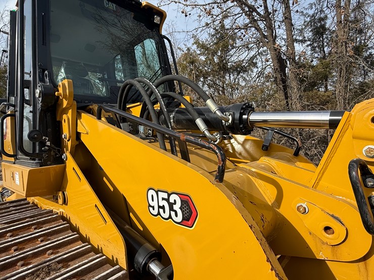 2023-caterpillar-953-image-27