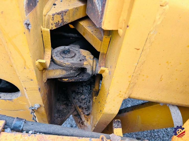 2003-volvo-g710b-image-92