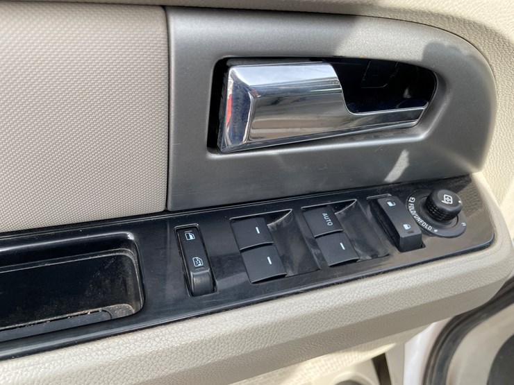 2013-ford-expedition-limited-image-9