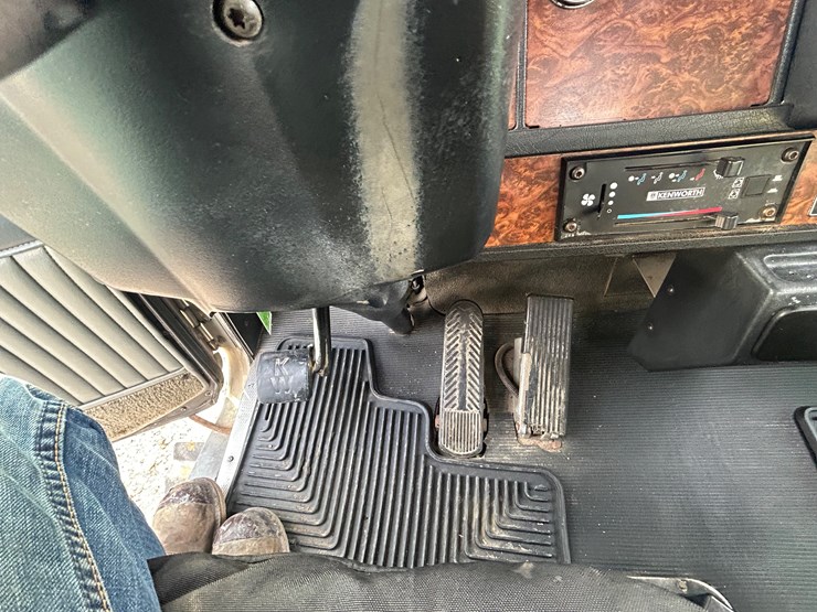 2001-kenworth-t800-image-105