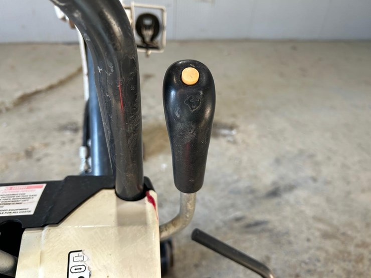 2022-bobcat-e10-image-21