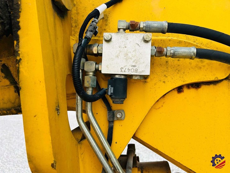 2003-volvo-g710b-image-82