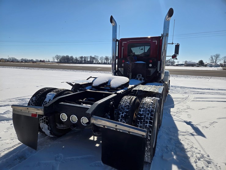 1995-freightliner-fld120-image-22