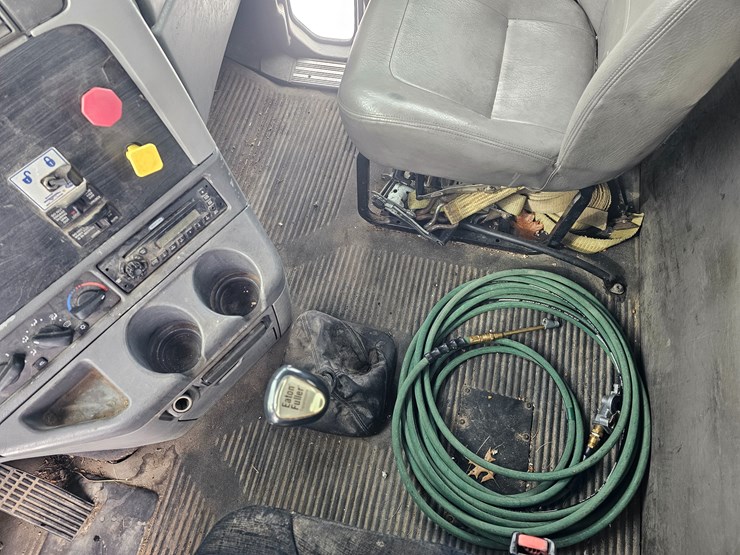 2007-freightliner-columbia-120-image-58