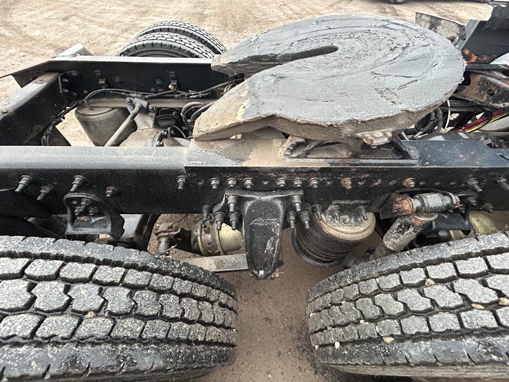 2015-freightliner-cascadia-125-image-98