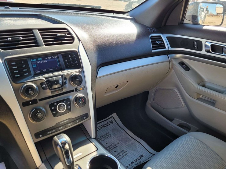 2012-ford-explorer-xlt-image-13