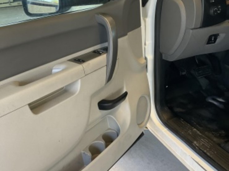 2014-chevrolet-silverado-2500-image-25