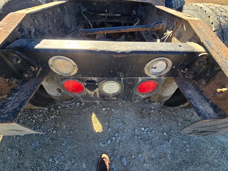 2002-freightliner-columbia-120-image-79