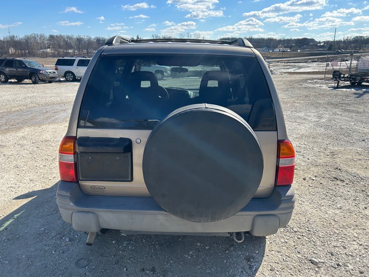 2003-chevrolet-tracker-image-7