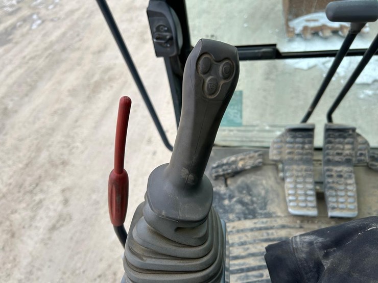 2019-deere-210g-lc-image-25