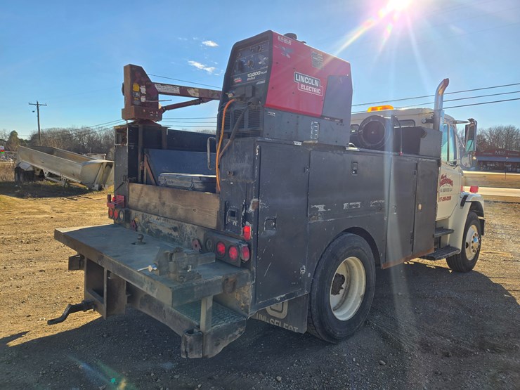 1996-freightliner-fl70-image-15