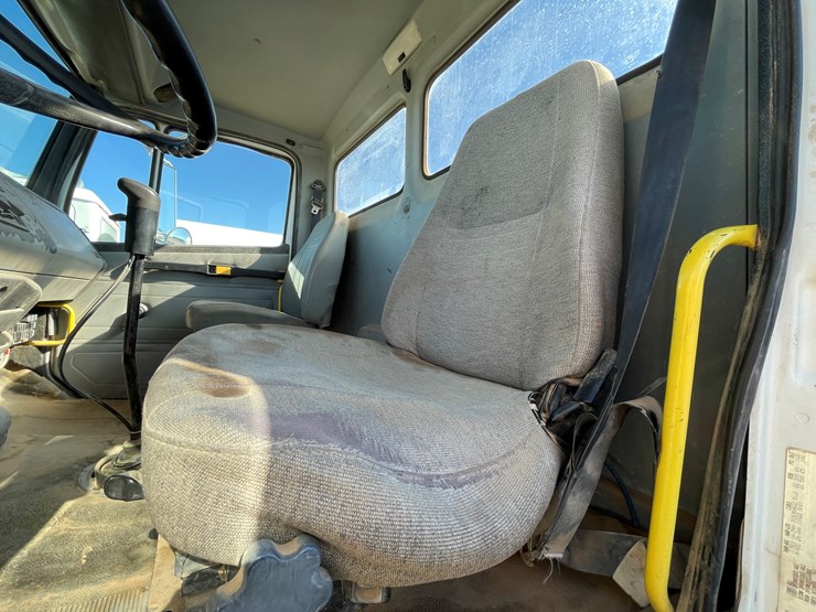 1996-freightliner-fl80-image-67