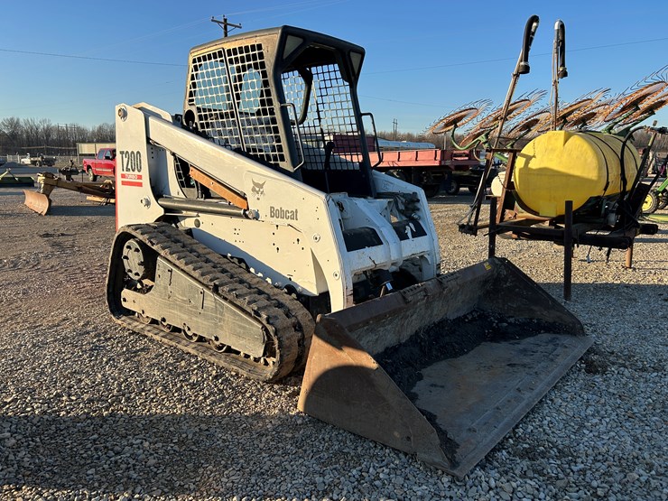 2005-bobcat-t200-image-4