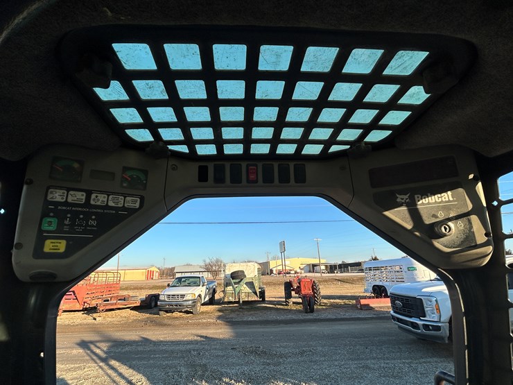 2005-bobcat-t200-image-10