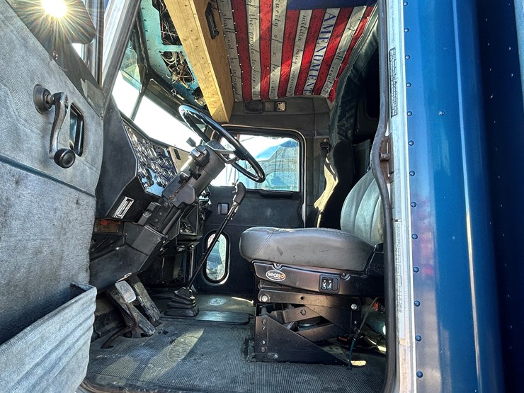 1997-peterbilt-379-image-4