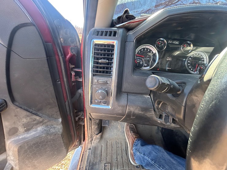 2018-dodge-3500-image-64