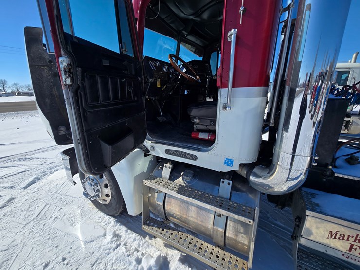 1995-freightliner-fld120-image-66