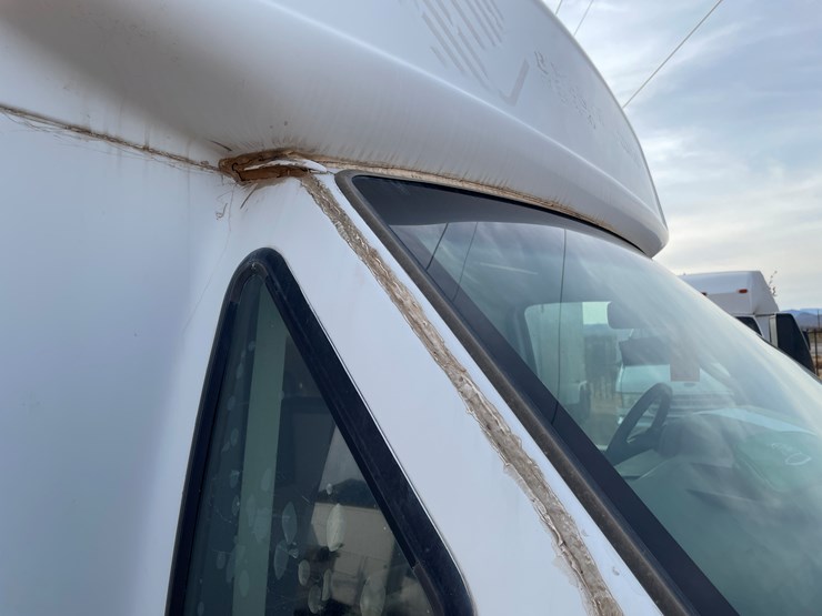 2009-ford-e350-image-33