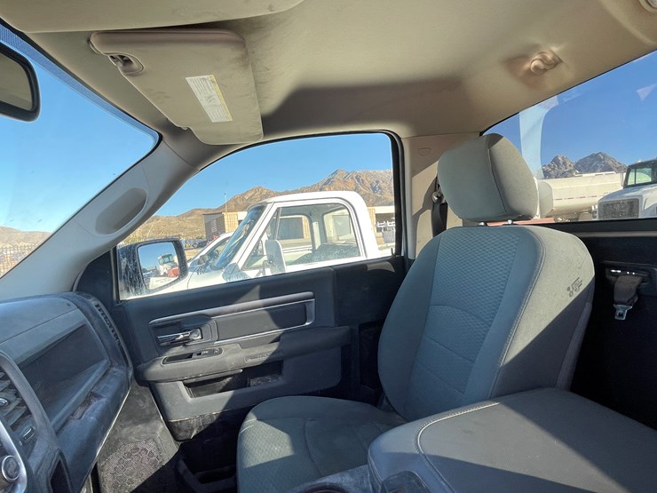 2016-dodge-1500-image-24