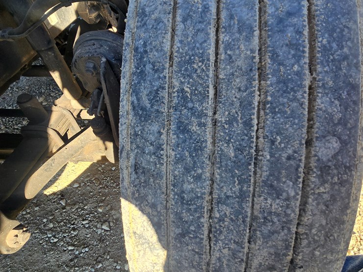 2014-freightliner-cascadia-125-image-40