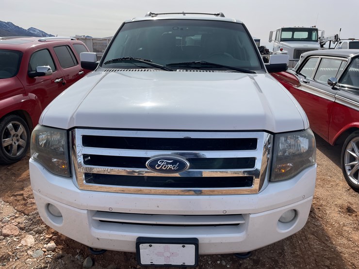 2013-ford-expedition-limited-image-2