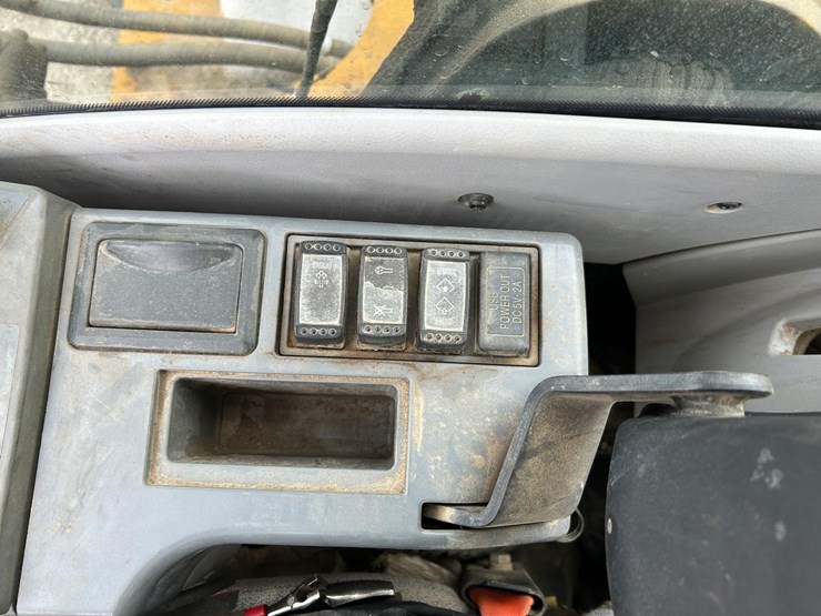 2019-deere-210g-lc-image-29