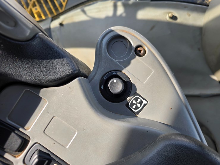 2003-challenger-mt855-image-104