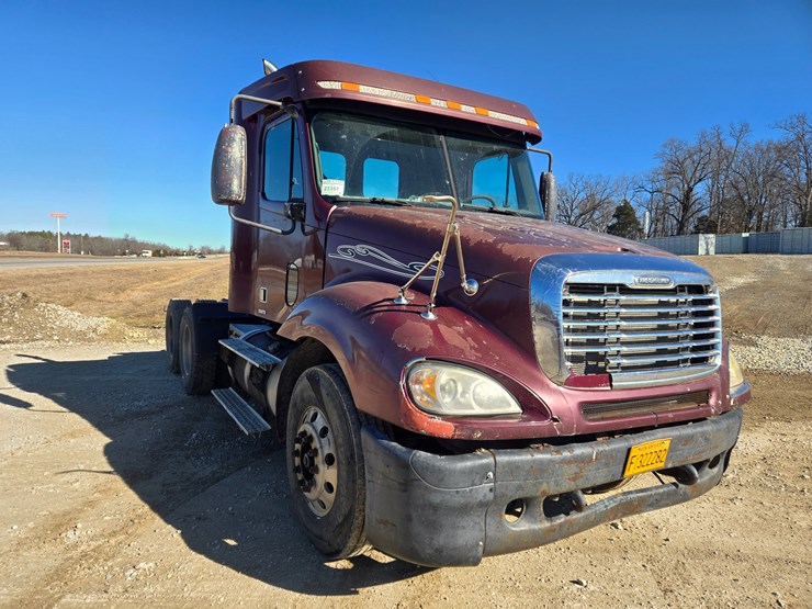 2002-freightliner-columbia-120-image-26