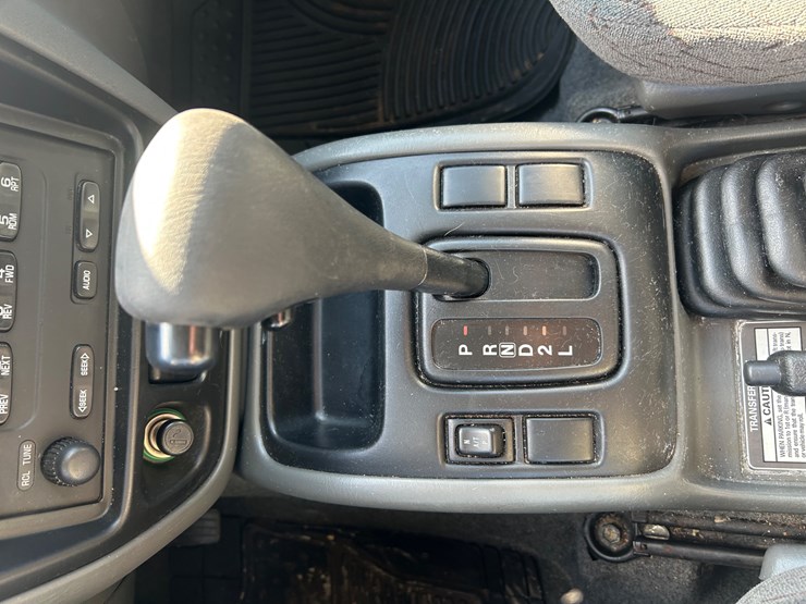 2003-chevrolet-tracker-image-51